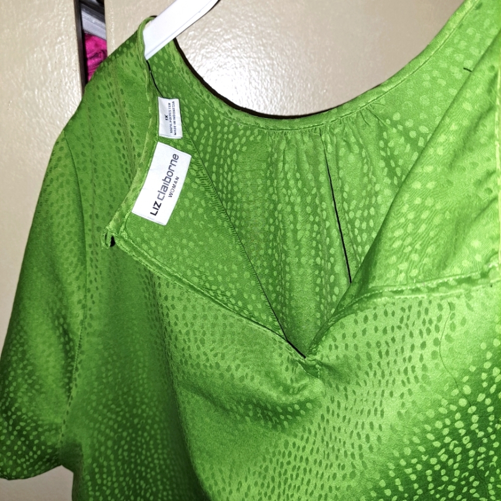 Liz Claiborne green silk keyhole button back work  blouse